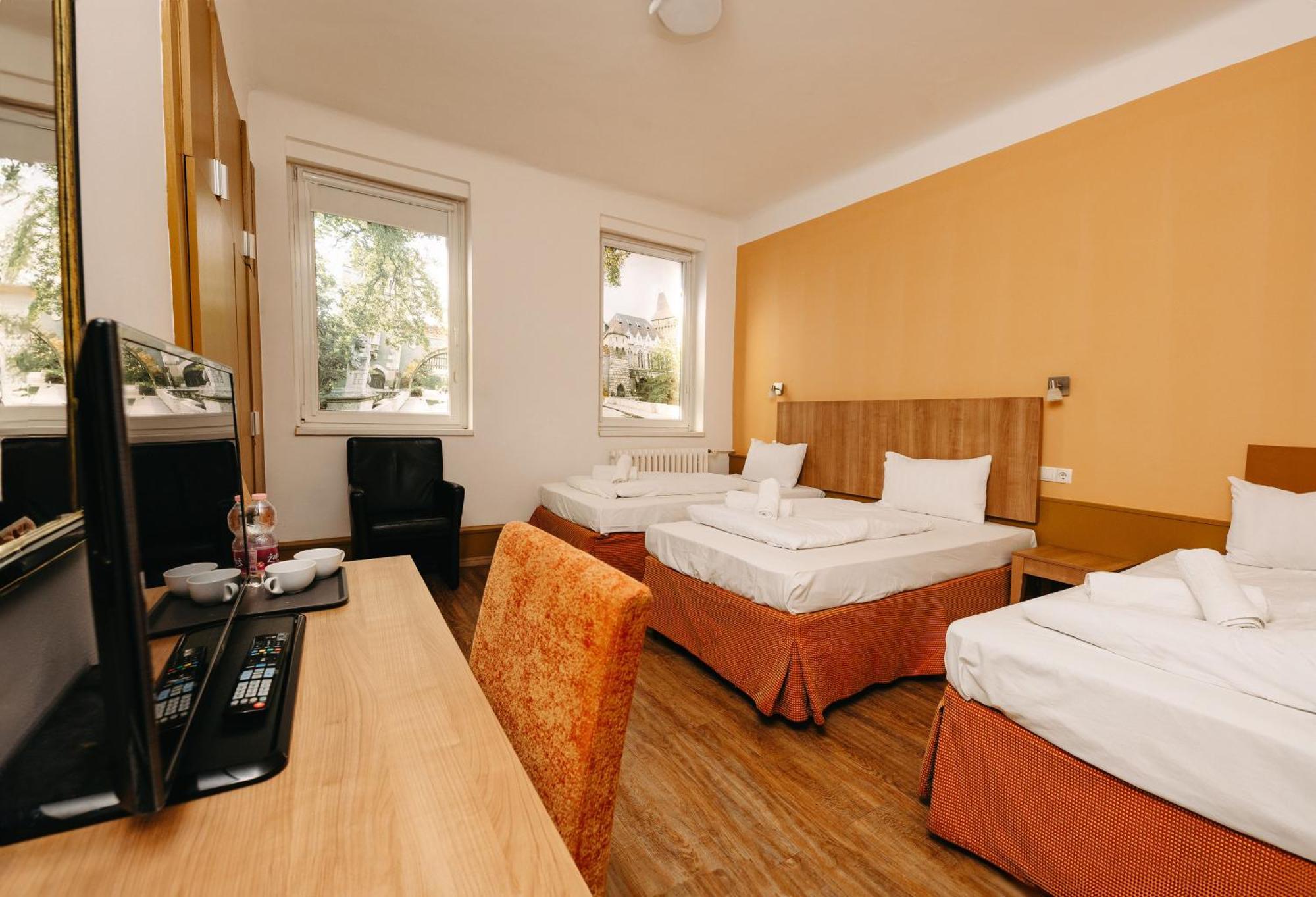 Hotel Metro Budapest Exterior photo